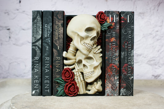 Skeleton Lovers Book Nook